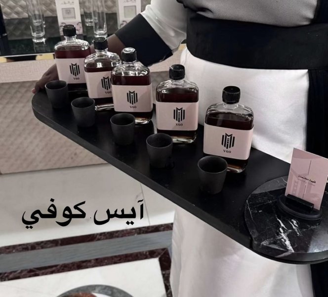 المأكولات والمشروبات الخفيفه 